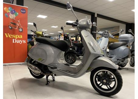 VESPA PRIMAVERA 125 TECH 2025 sous garantie très faible kilométrage 