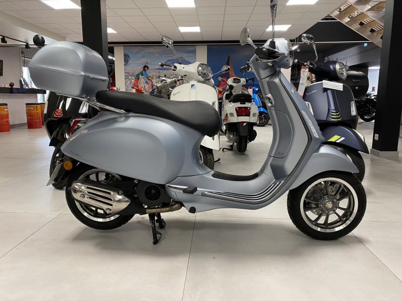 VESPA PRIMAVERA 125 avec TOP CASE sous garantie