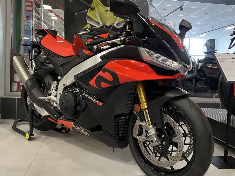 APRILIA RSV4 1100 FACTORY neuve 0KM sous garantie constructeur