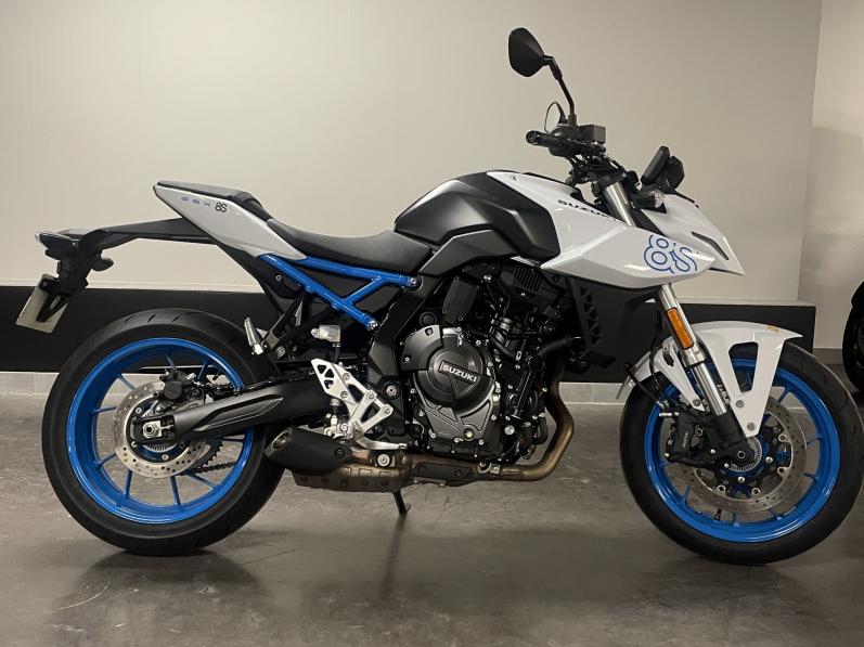 SUZUKI GSX-8S