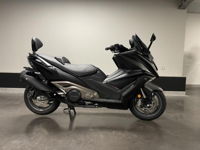 KYMCO AK 550